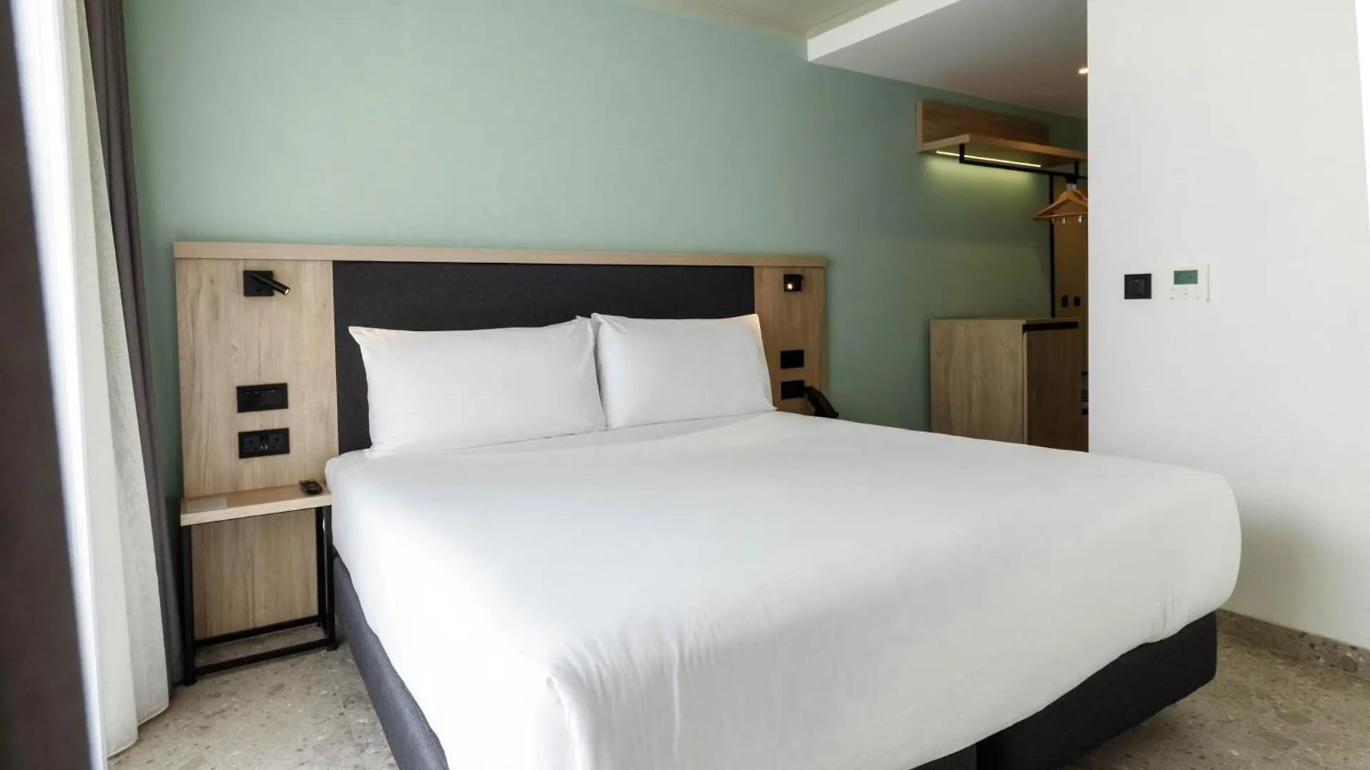 ***  Hotel Levante St Julian'S, Affiliated By Melia Saint Julian's Malta
